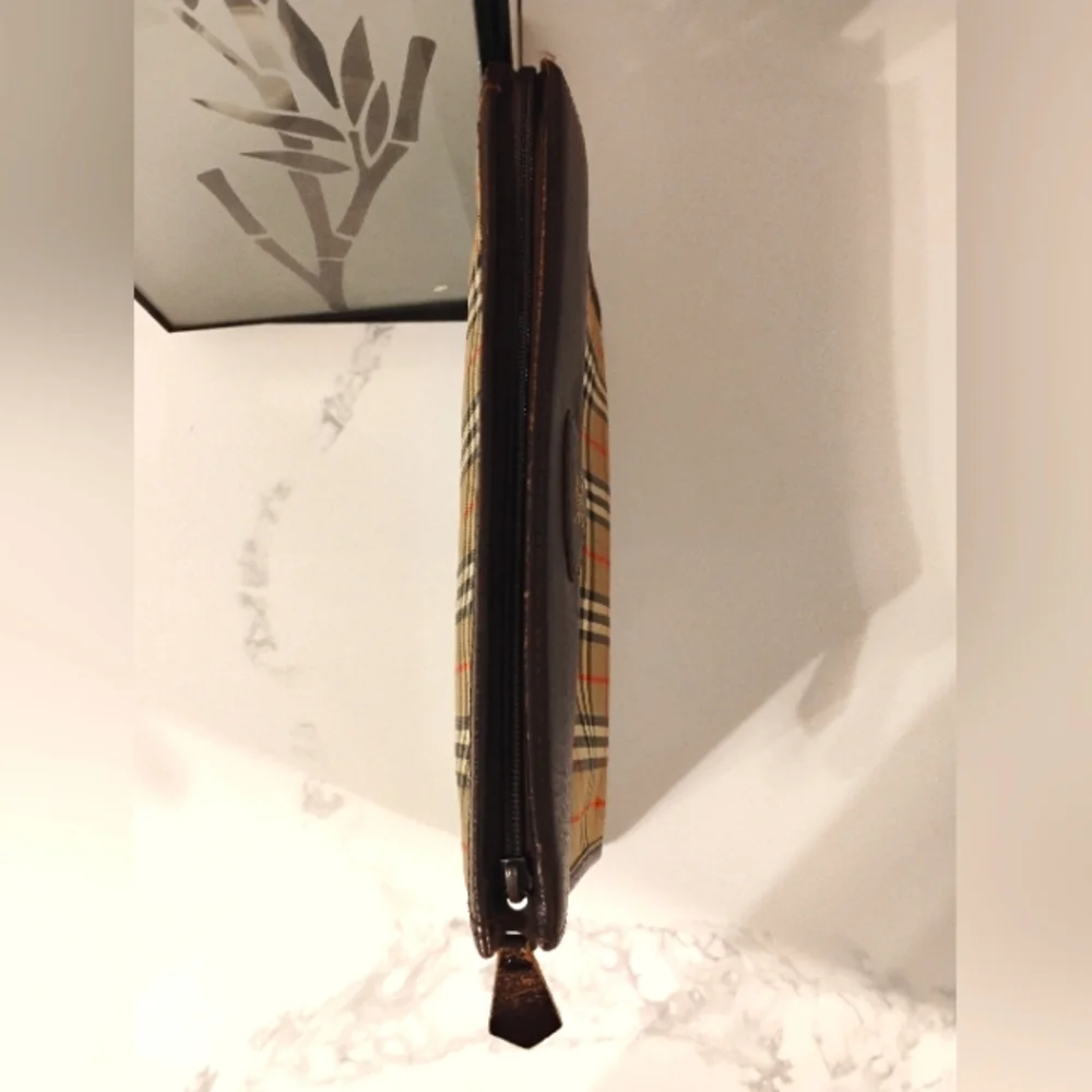 Burberrys Vintage Nova Check Clutch With Brown Leather - Picture 9 of 16